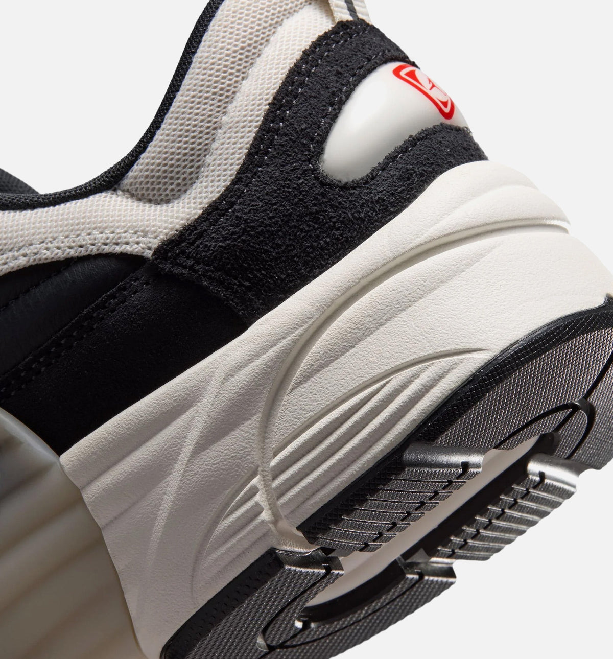 Trunner OS SE Men's Shoes - Off Noir/University Red/Phantom