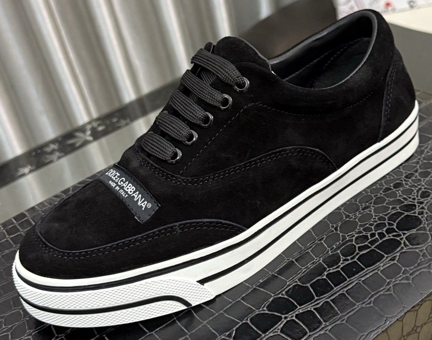Dolce & Gabbana Black Low-Top Sneakers - Black Lace-Up Closure