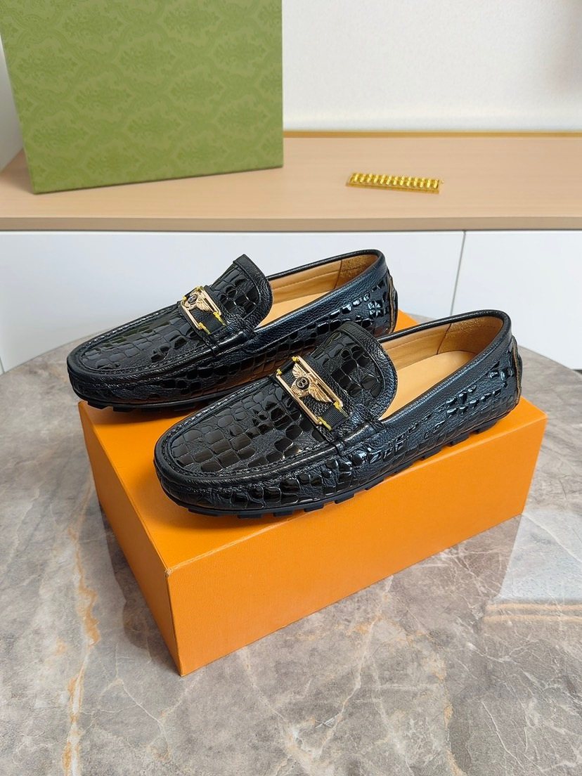 Men's Black Embossed Buckle Loafers
