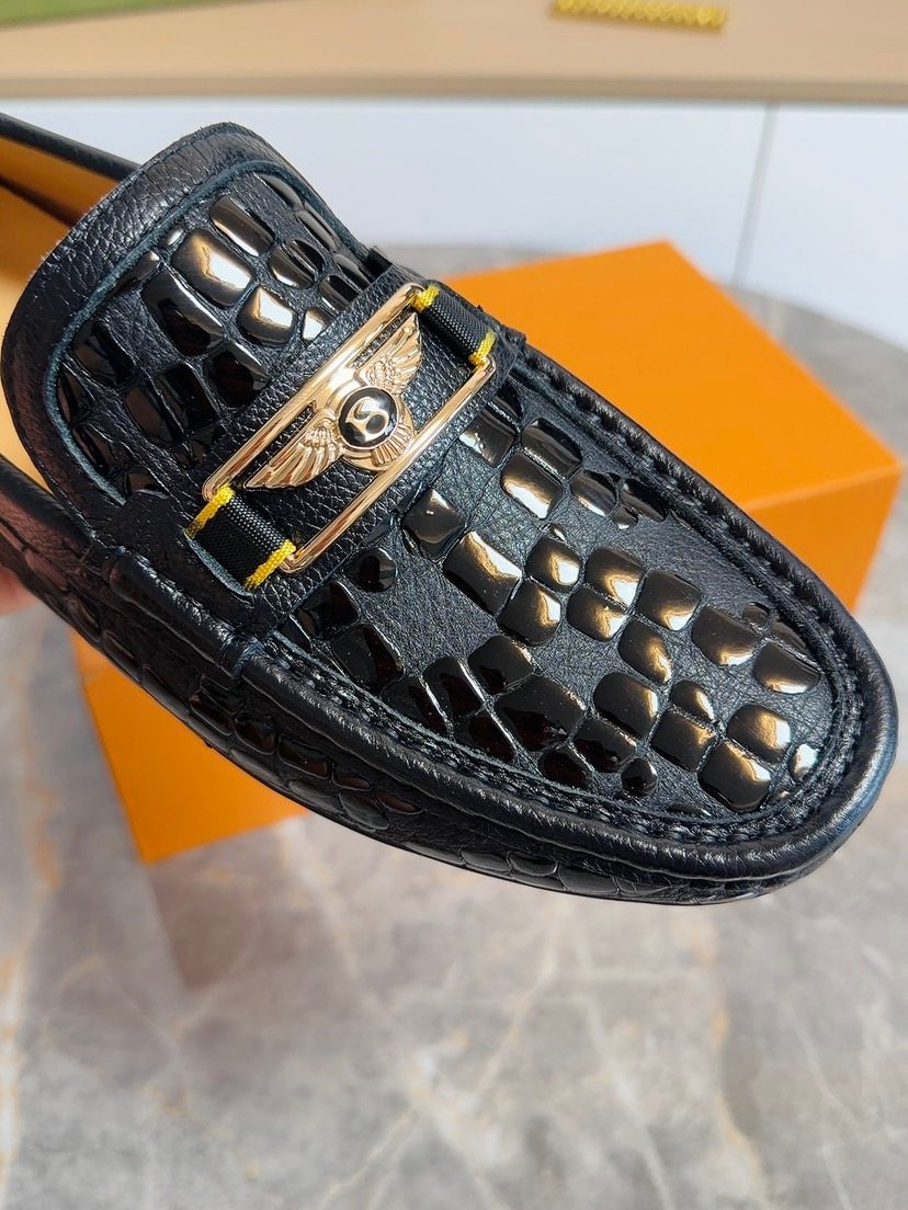 Men's Black Embossed Buckle Loafers