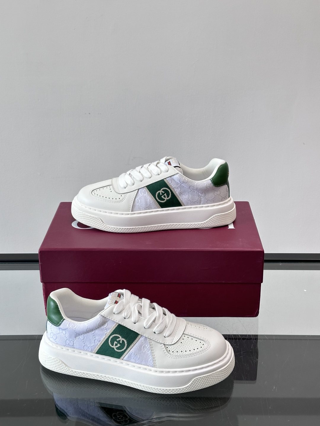 Gucci White and Green Low-Top Sneakers