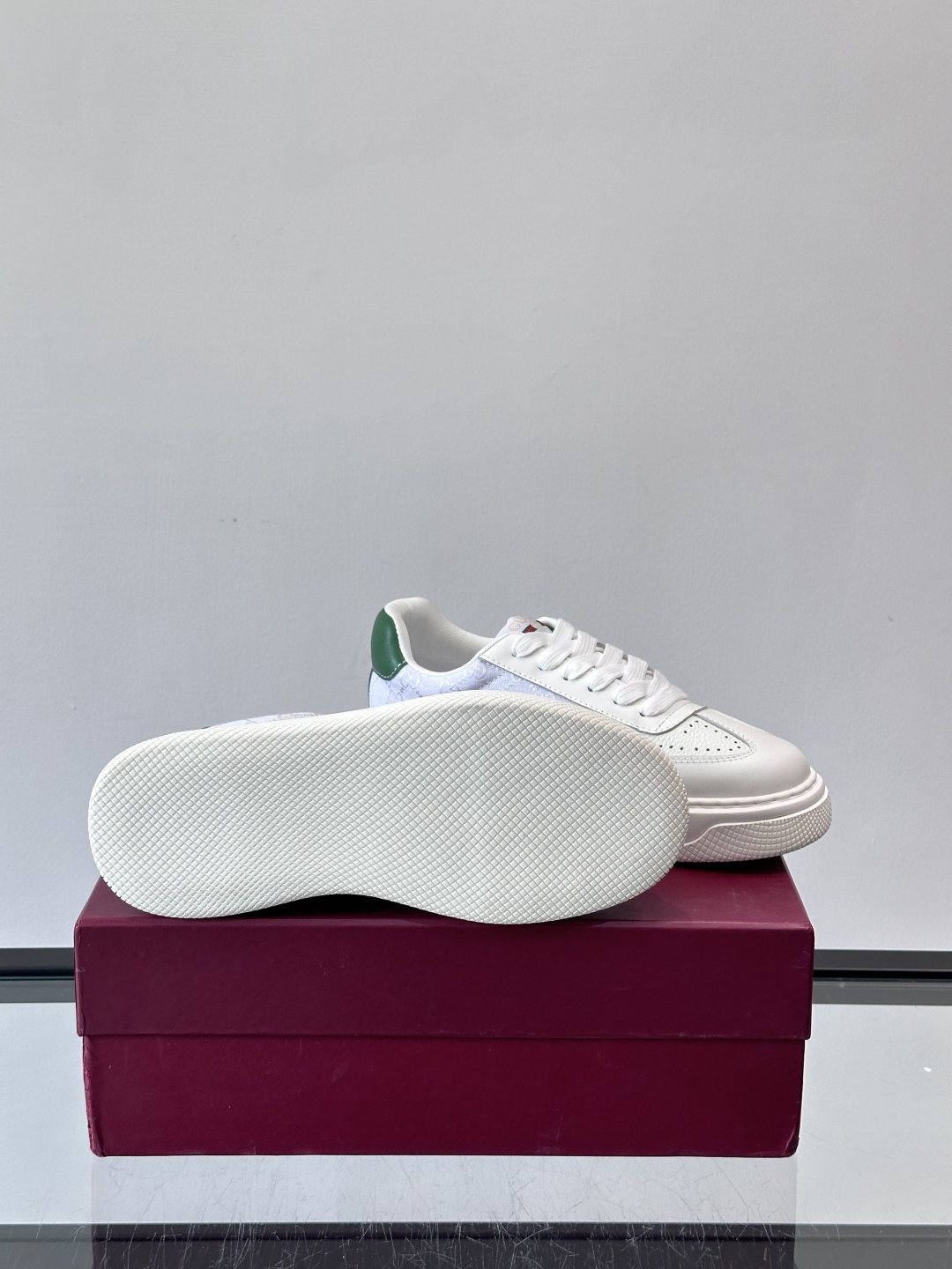 Gucci White and Green Low-Top Sneakers