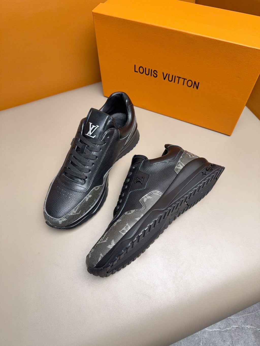 Louis Vuitton Paneled Low-Top Sneakers - Padded Collar